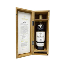 Laden Sie das Bild in den Galerie-Viewer, The Macallan 25 Years Sherry Oak 70 cl